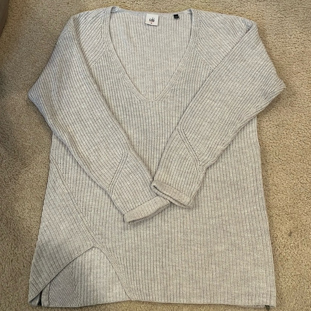 Cabi V-neck sweater Perfect condition! Worn twice!